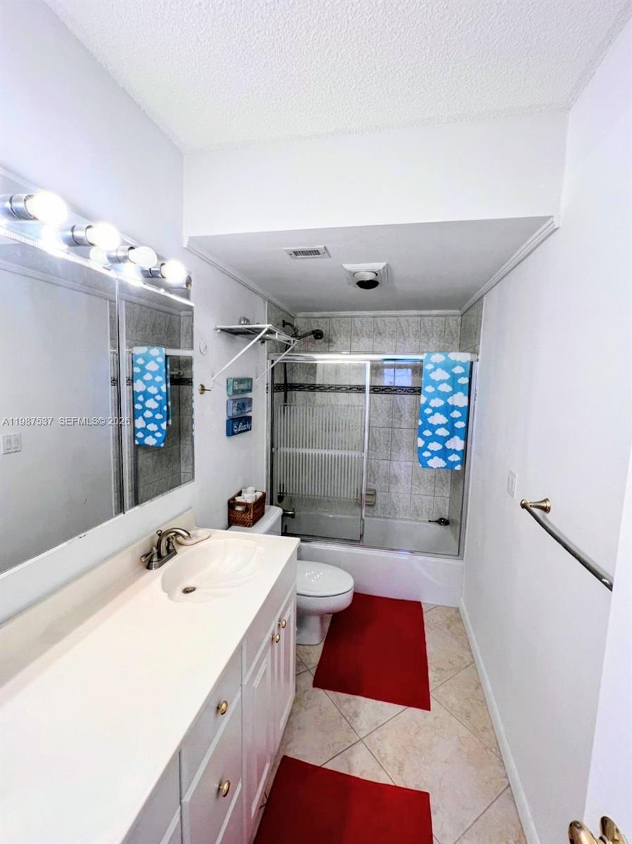 915 2 / 2 1220 sq. ft. $ 2026-04-22 0 Photo