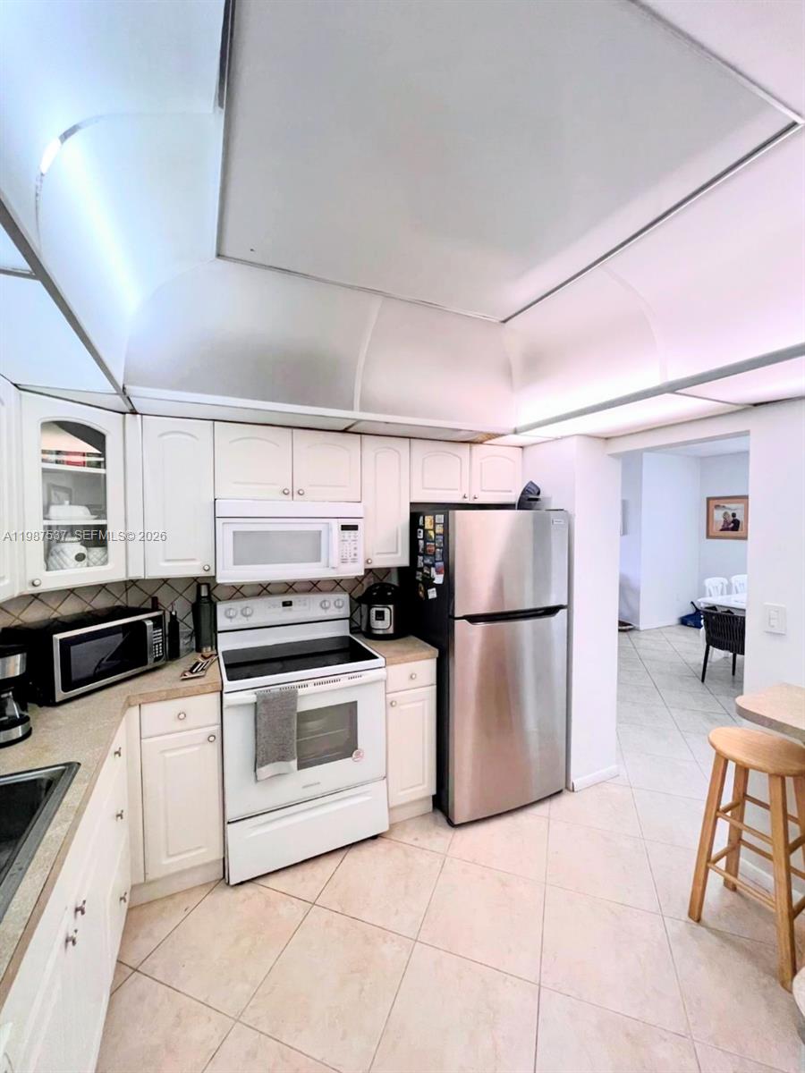 915 2 / 2 1220 sq. ft. $ 2026-04-22 0 Photo