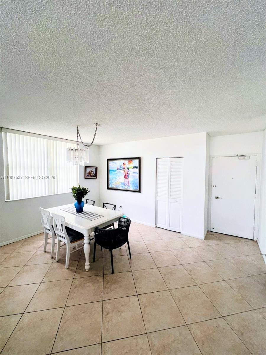 915 2 / 2 1220 sq. ft. $ 2026-04-22 0 Photo