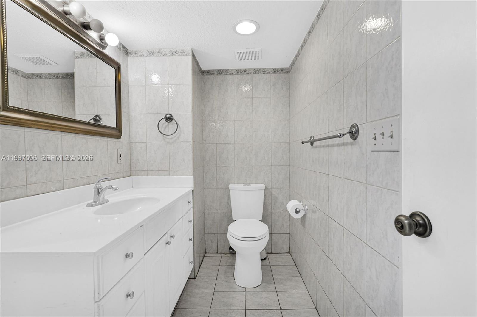   /   sq. ft. $ 2026-03-23 0 foto