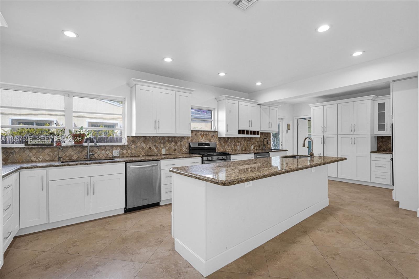   /   sq. ft. $ 2026-03-23 0 foto