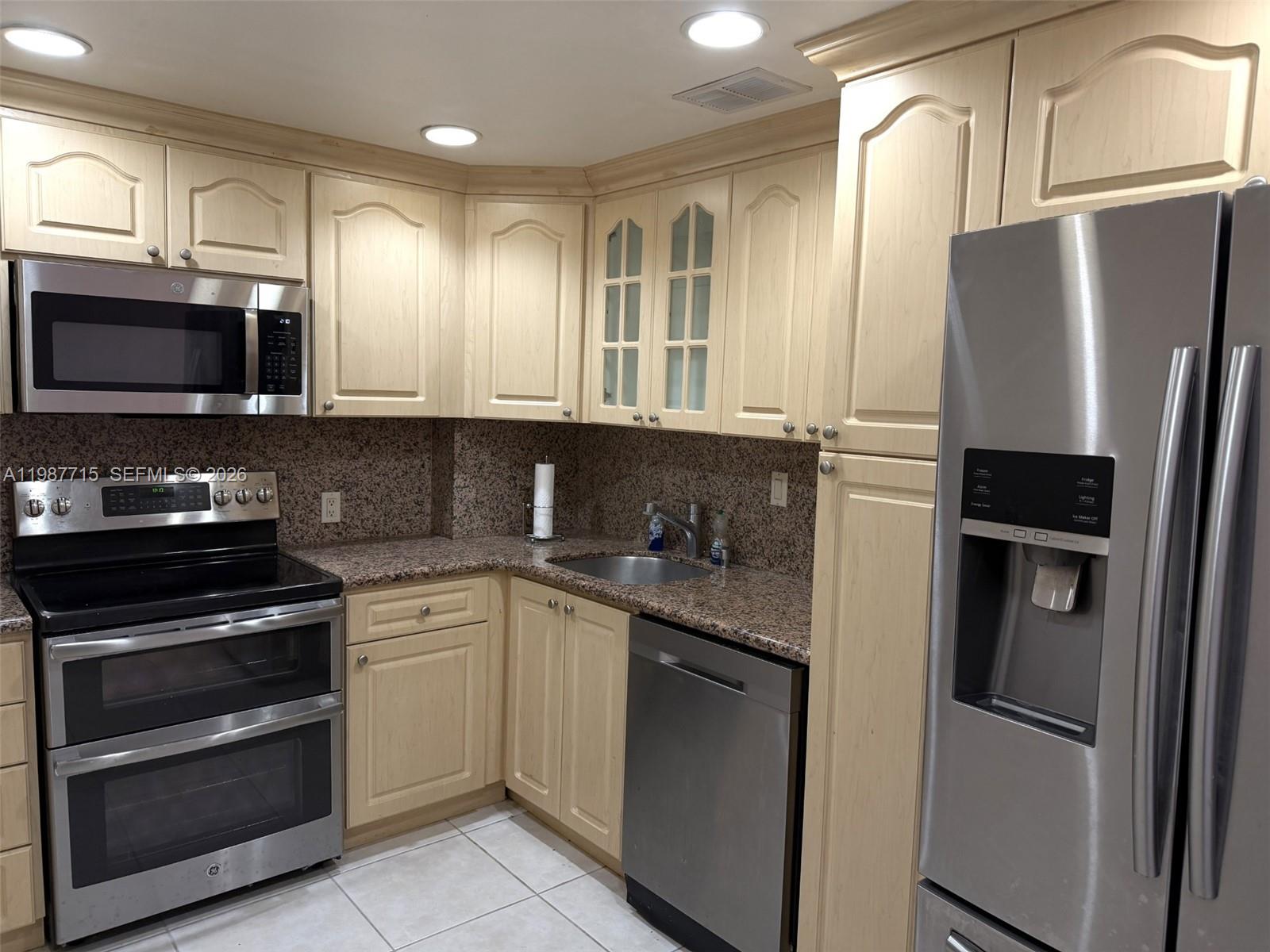 See details 528 2 / 2 1521 sq. ft. $ 2026-04-30 0 Photo