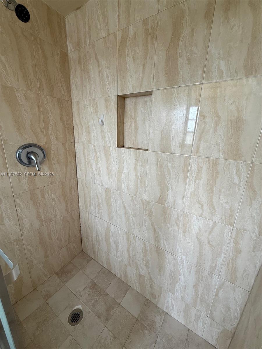 Photo of 620 12th Ave #408, Hallandale Beach, Florida, 33009 -