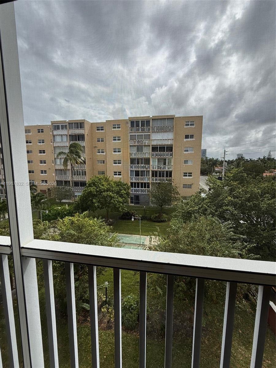 Photo of 620 12th Ave #408, Hallandale Beach, Florida, 33009 -