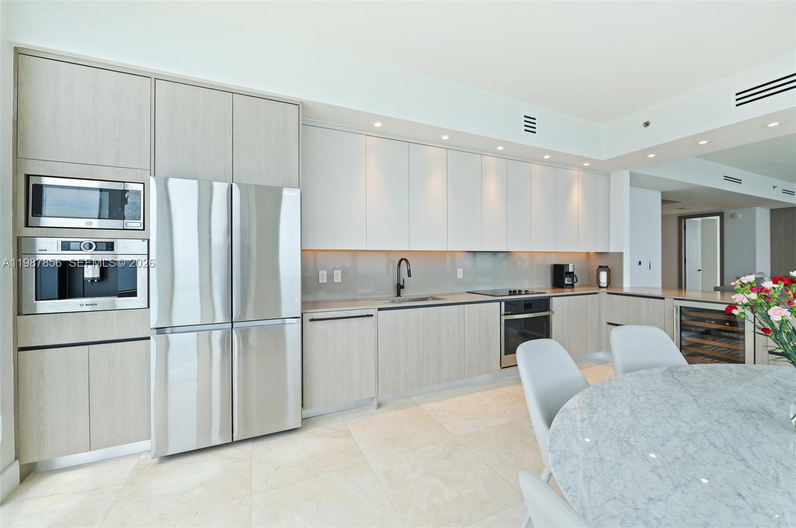 1801 3 / 4 2768 кв.футов $ 2026-03-23 0 Фото