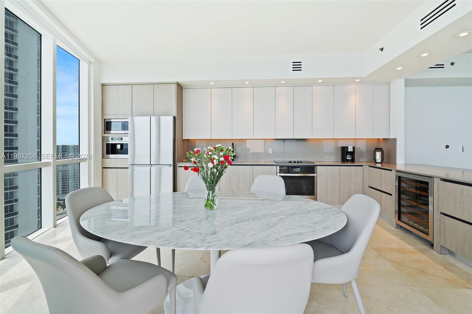 1801 3 / 4 2768 кв.футов $ 2026-03-23 0 Фото