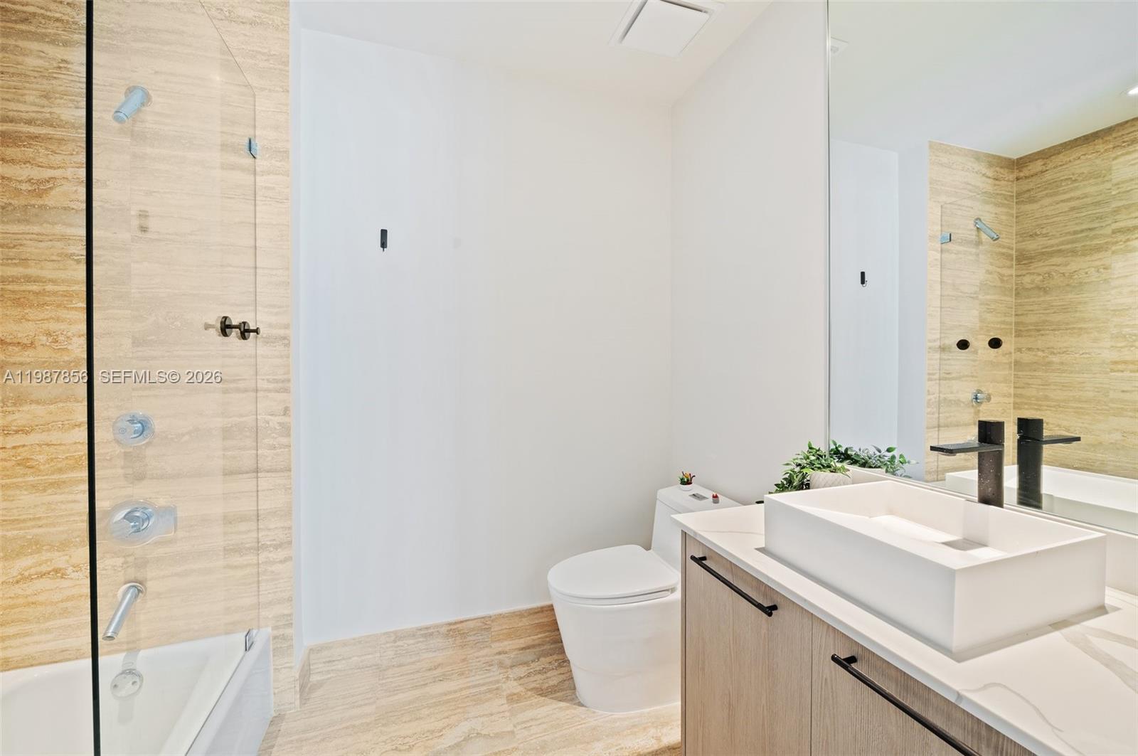 1801 3 / 4 2768 кв.футов $ 2026-03-23 0 Фото