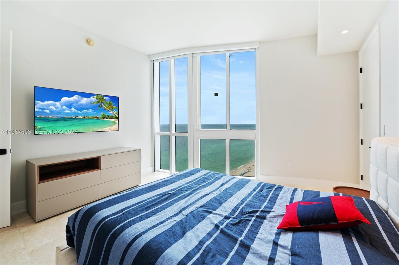 1801 3 / 4 2768 кв.футов $ 2026-03-23 0 Фото