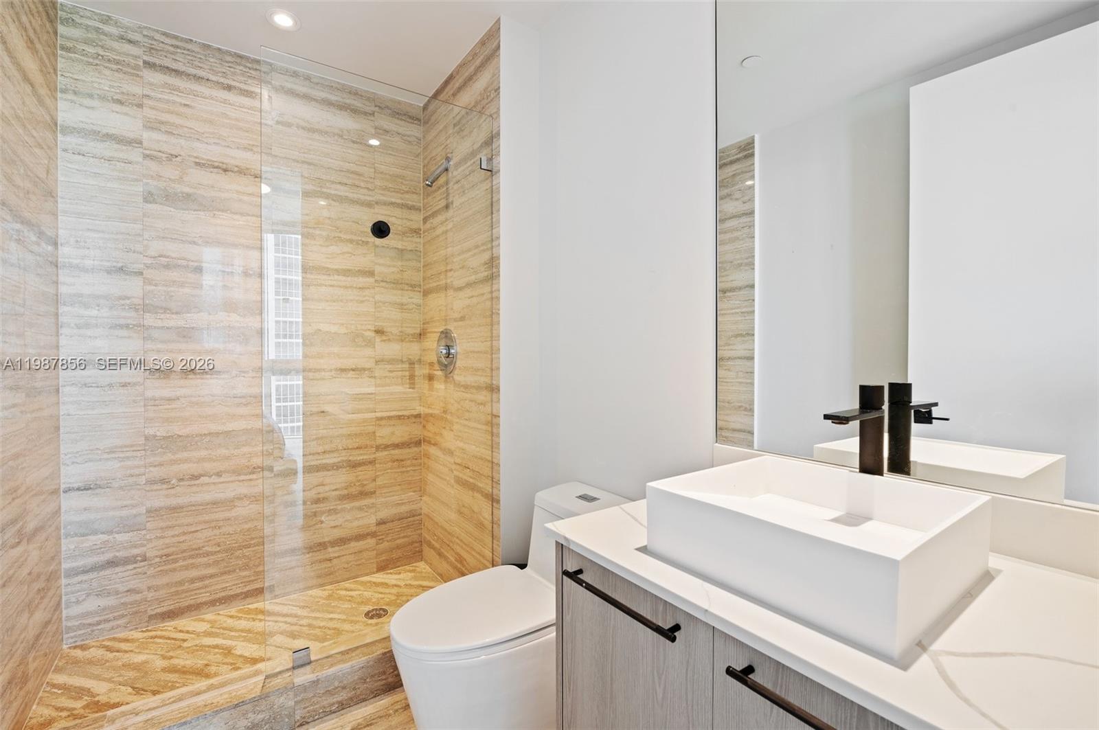 1801 3 / 4 2768 кв.футов $ 2026-03-23 0 Фото