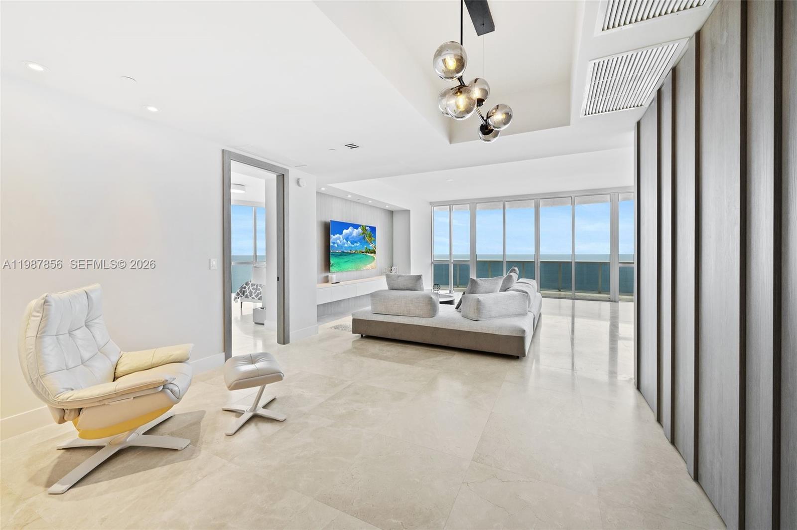 1801 3 / 4 2768 кв.футов $ 2026-03-23 0 Фото