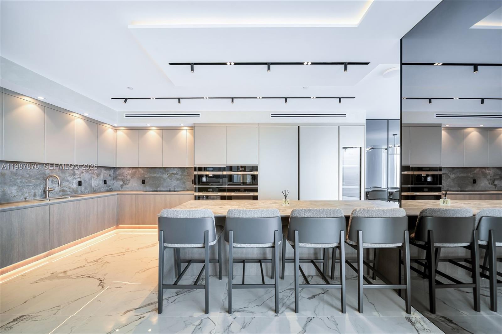 Photo of 2711 Ocean Dr  #3905, Hollywood, Florida, 33019 - 