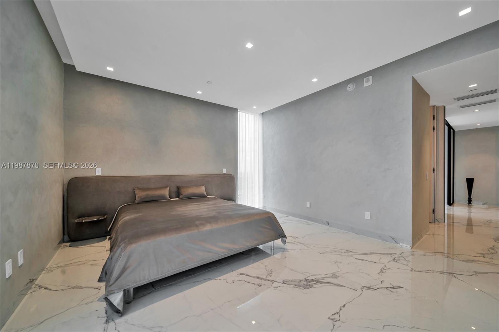 Photo of 2711 Ocean Dr  #3905, Hollywood, Florida, 33019 - 