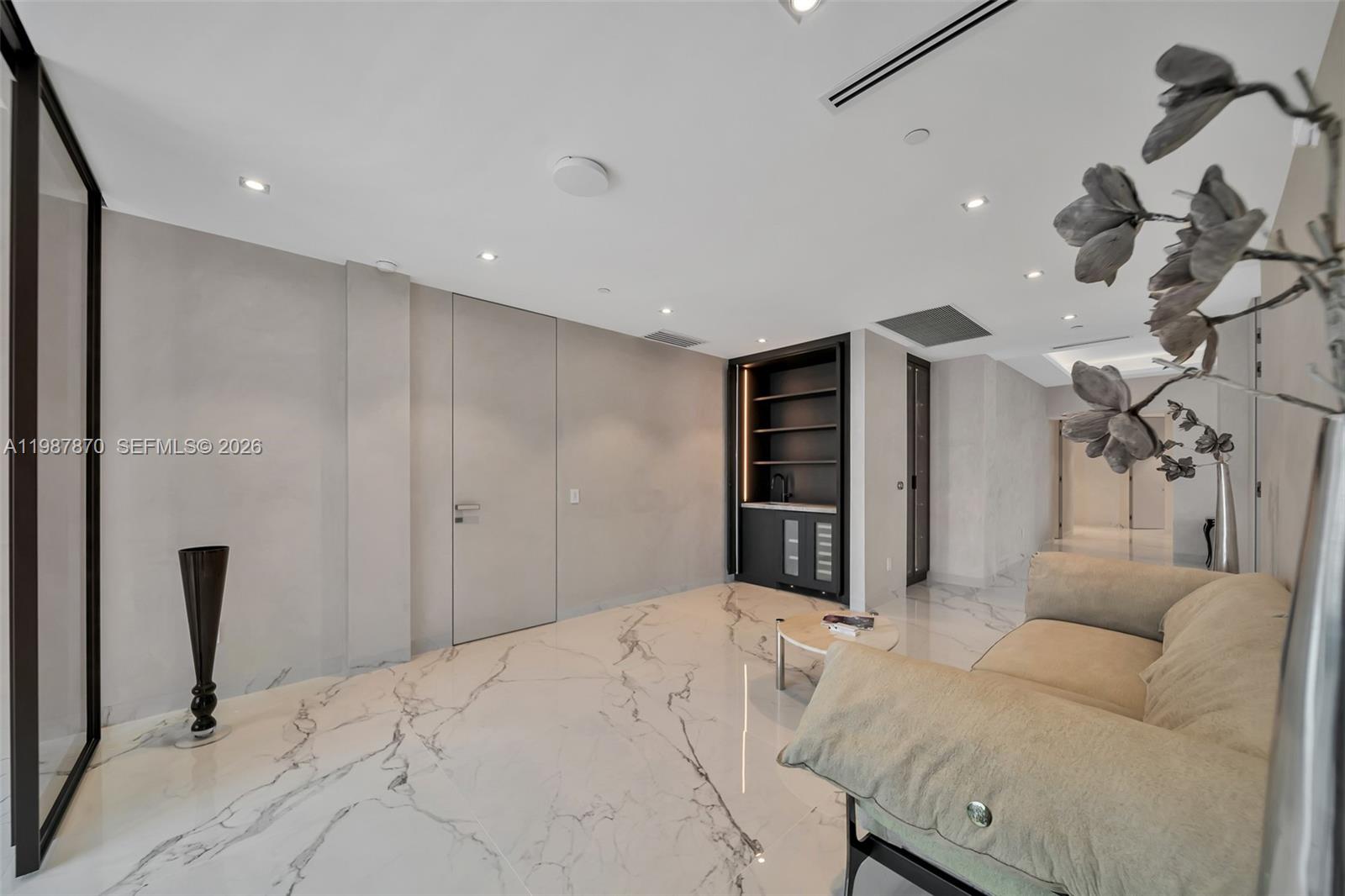 Photo of 2711 Ocean Dr  #3905, Hollywood, Florida, 33019 - 