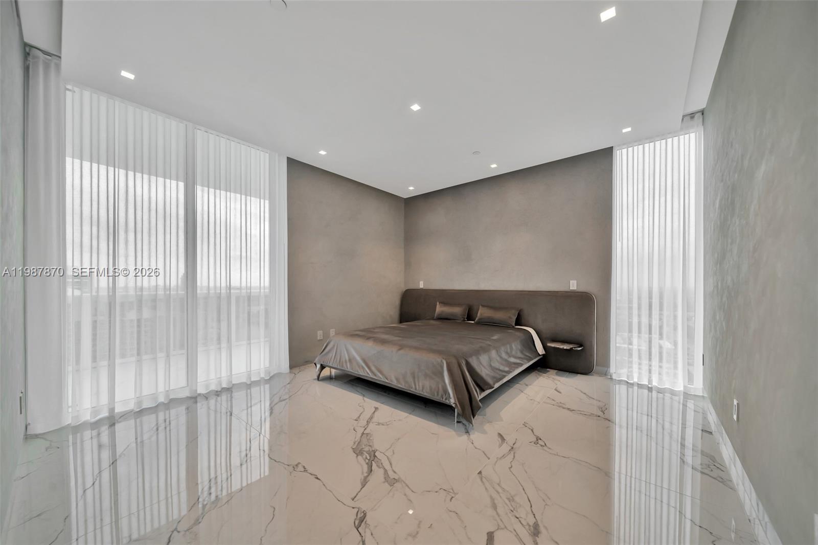 Photo of 2711 Ocean Dr  #3905, Hollywood, Florida, 33019 - 