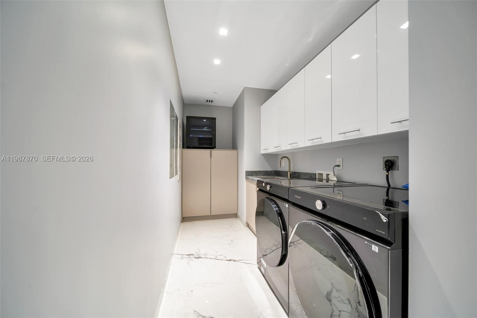 Photo of 2711 Ocean Dr  #3905, Hollywood, Florida, 33019 - 