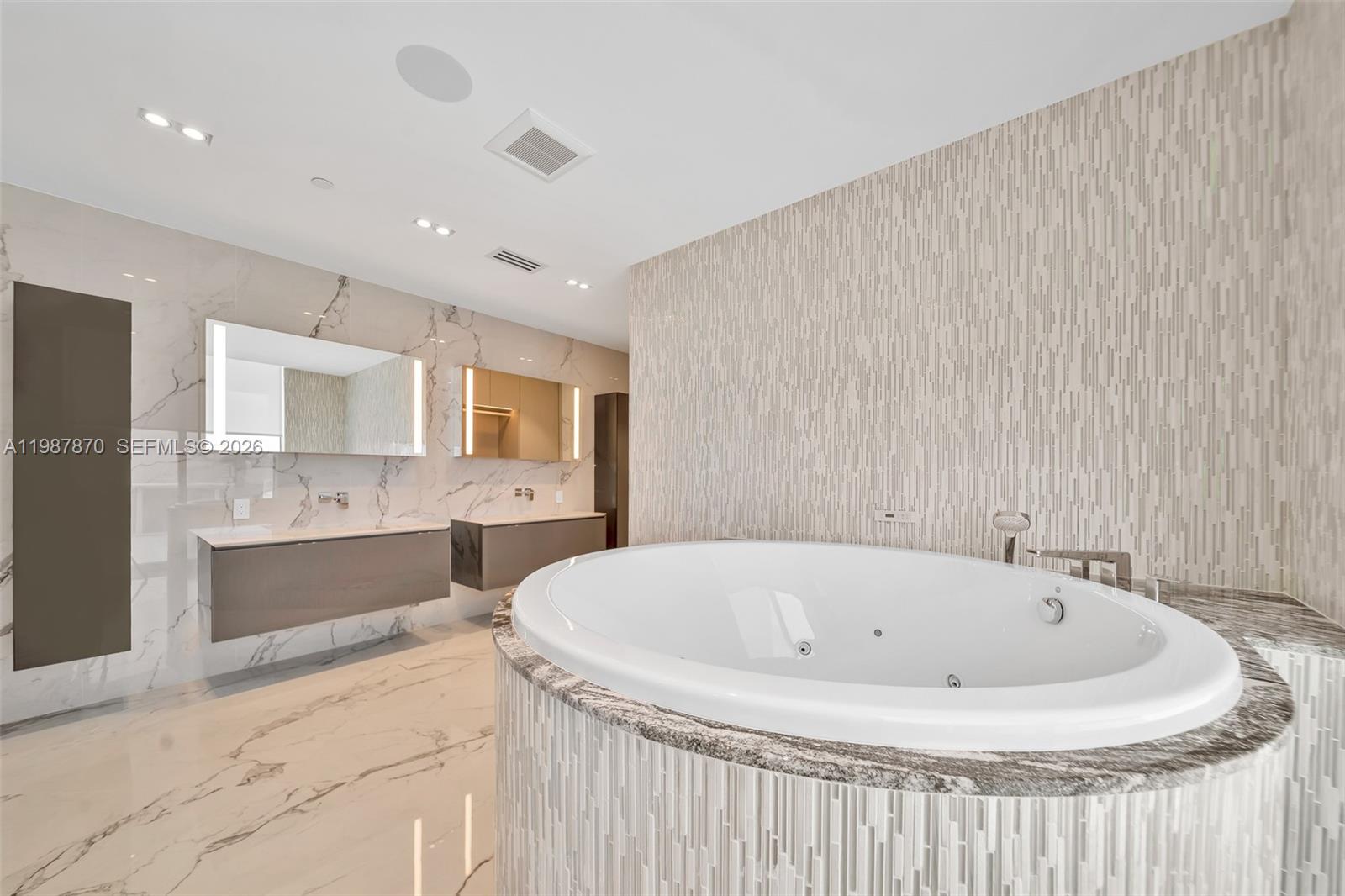 Photo of 2711 Ocean Dr  #3905, Hollywood, Florida, 33019 - 