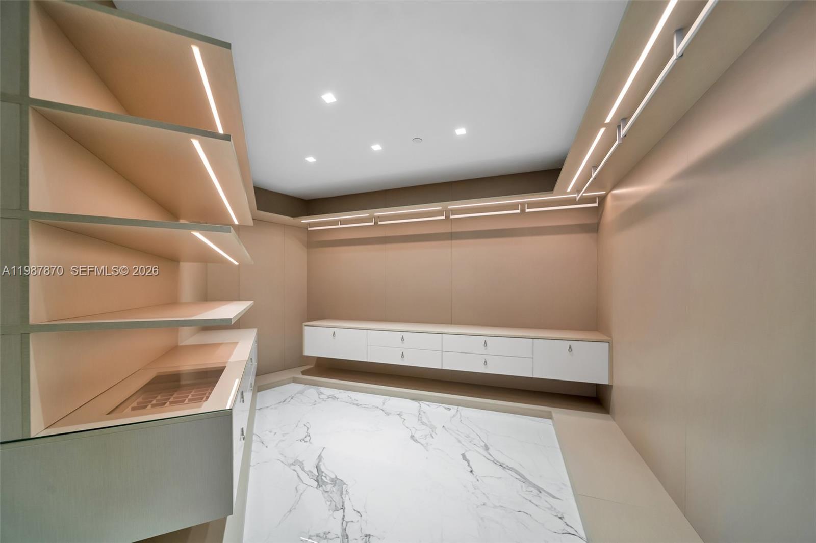 Photo of 2711 Ocean Dr  #3905, Hollywood, Florida, 33019 - 