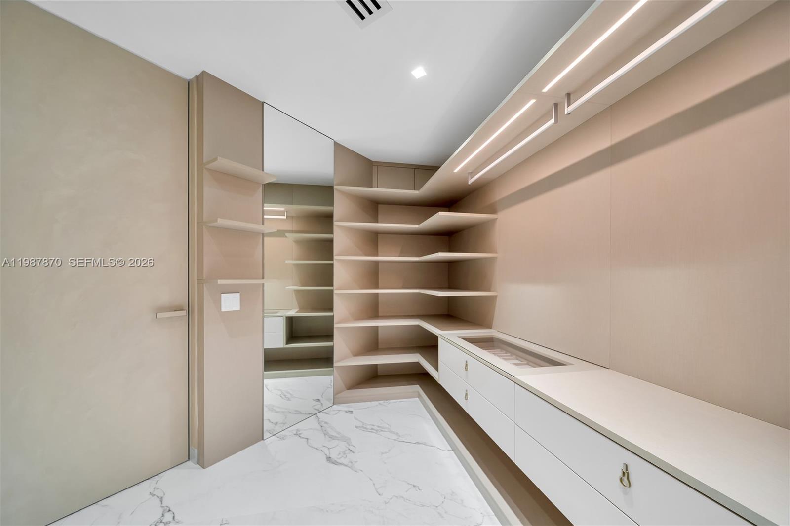 Photo of 2711 Ocean Dr  #3905, Hollywood, Florida, 33019 - 