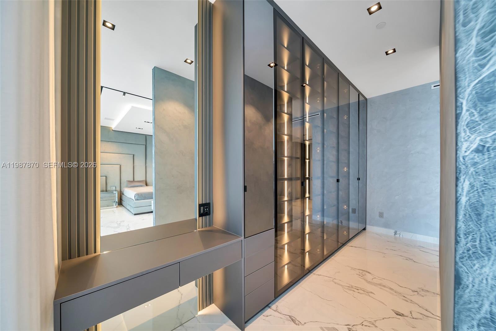 Photo of 2711 Ocean Dr  #3905, Hollywood, Florida, 33019 - 