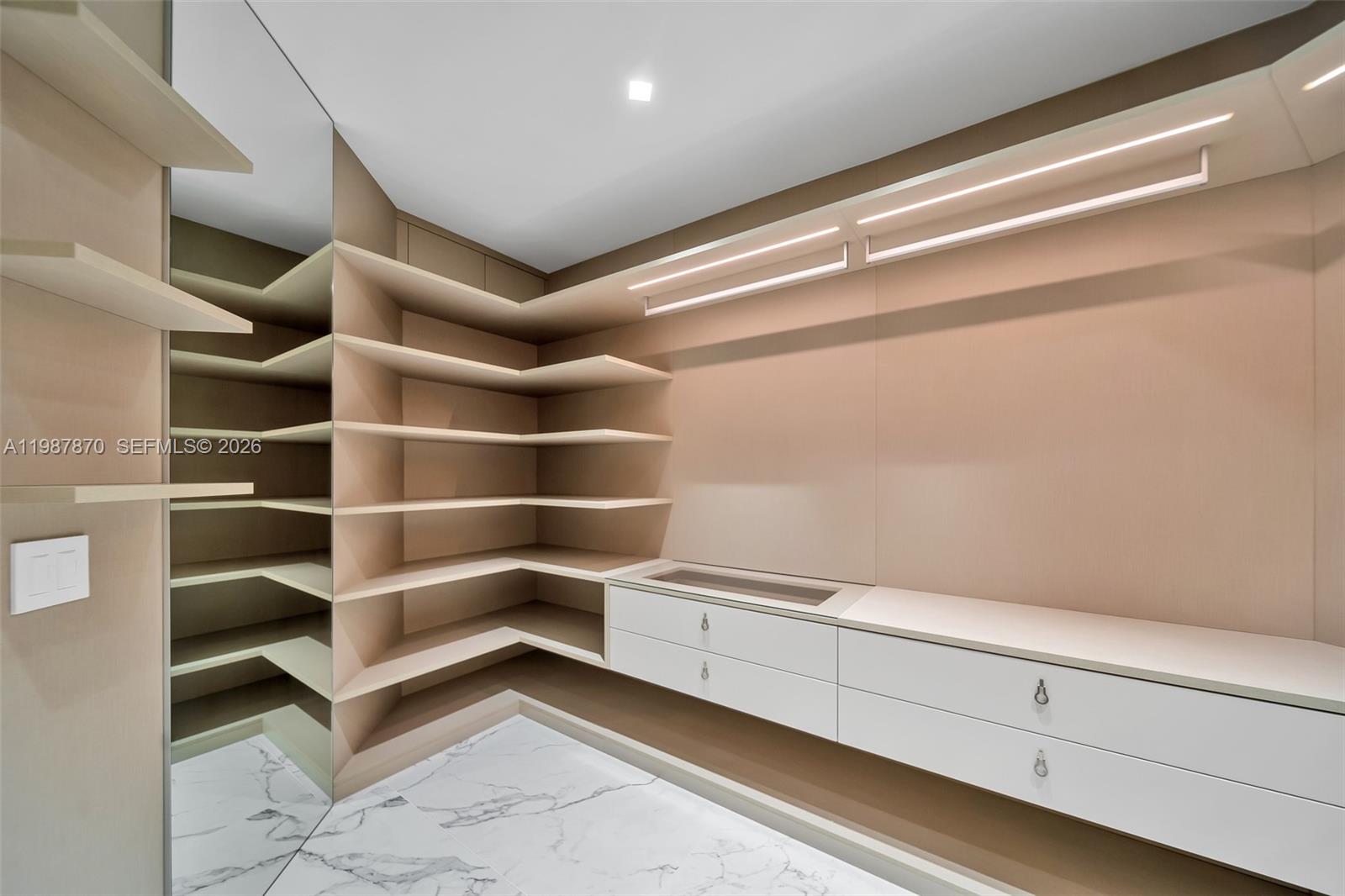 Photo of 2711 Ocean Dr  #3905, Hollywood, Florida, 33019 - 