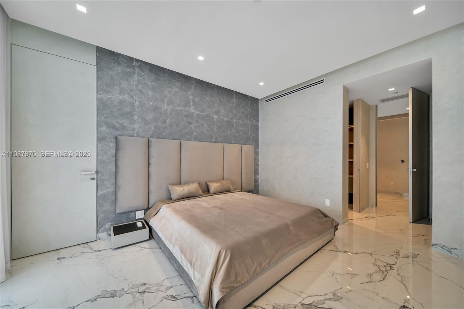 Photo of 2711 Ocean Dr  #3905, Hollywood, Florida, 33019 - 