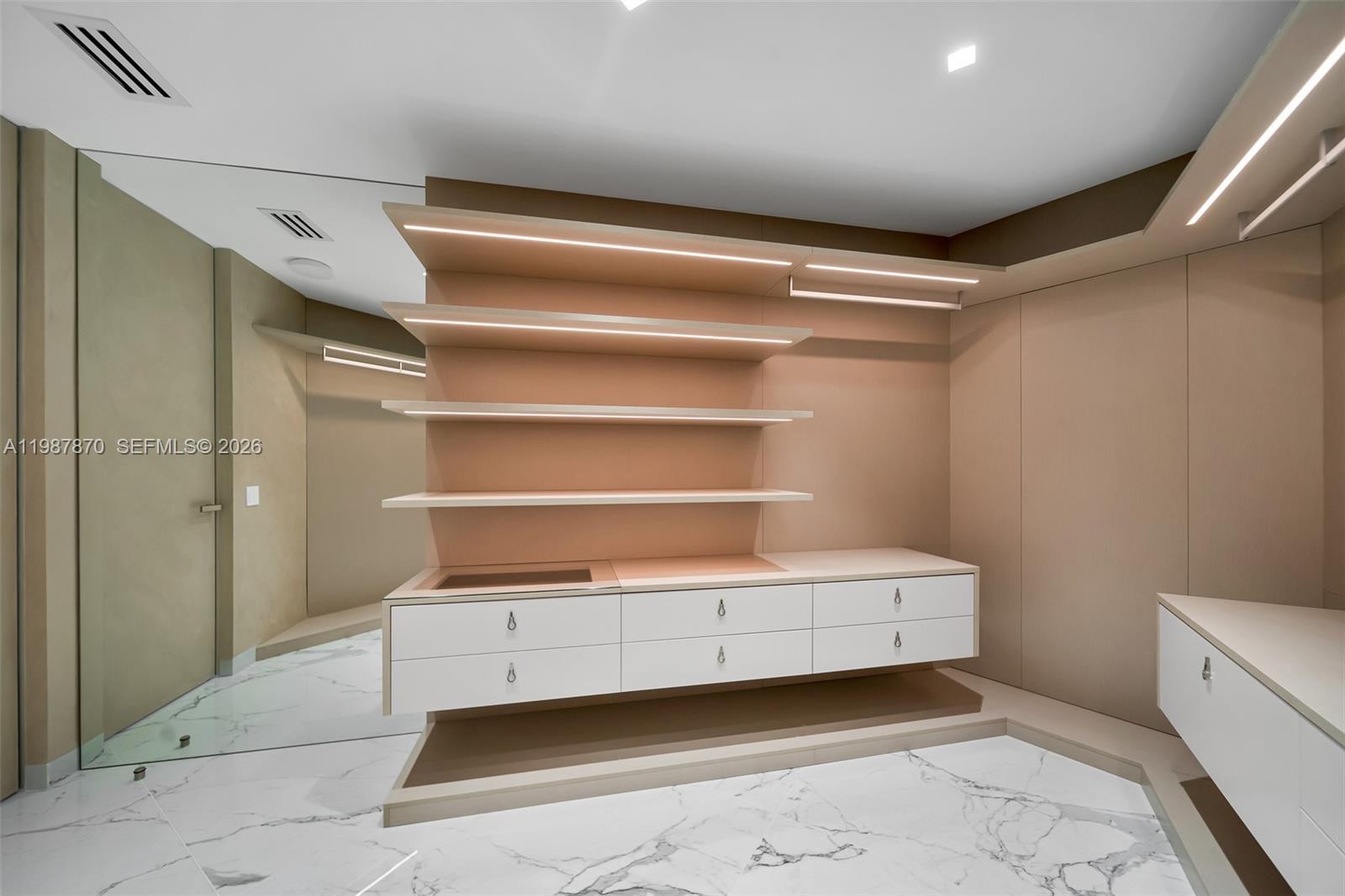 Photo of 2711 Ocean Dr  #3905, Hollywood, Florida, 33019 - 