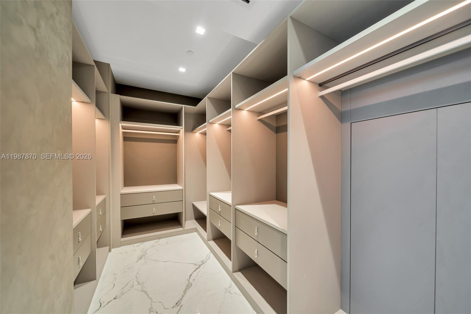 Photo of 2711 Ocean Dr  #3905, Hollywood, Florida, 33019 - 