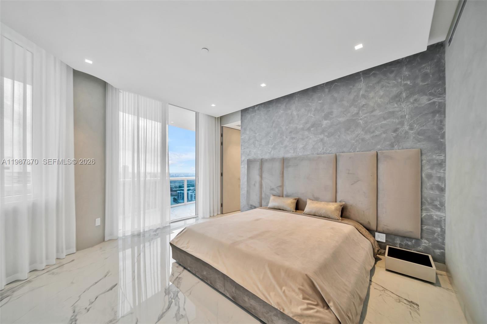 Photo of 2711 Ocean Dr  #3905, Hollywood, Florida, 33019 - 