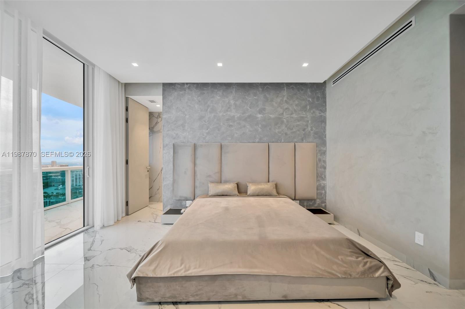 Photo of 2711 Ocean Dr  #3905, Hollywood, Florida, 33019 - 