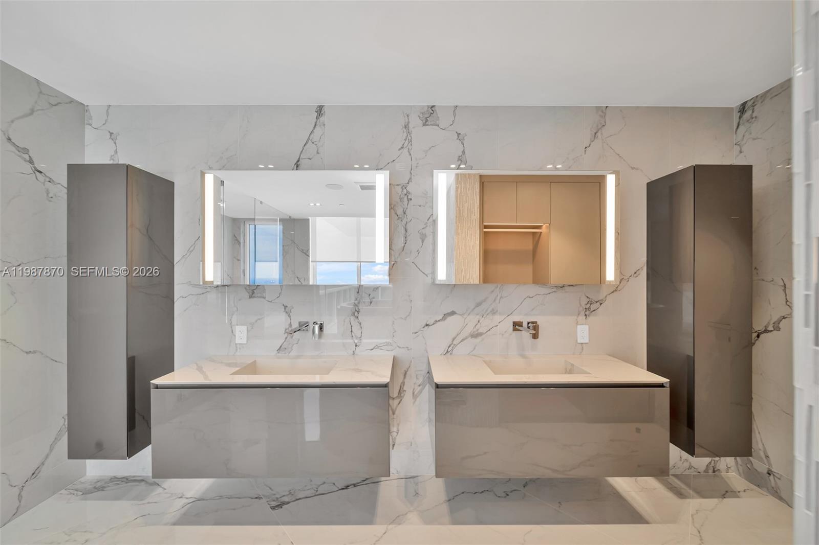 Photo of 2711 Ocean Dr  #3905, Hollywood, Florida, 33019 - 