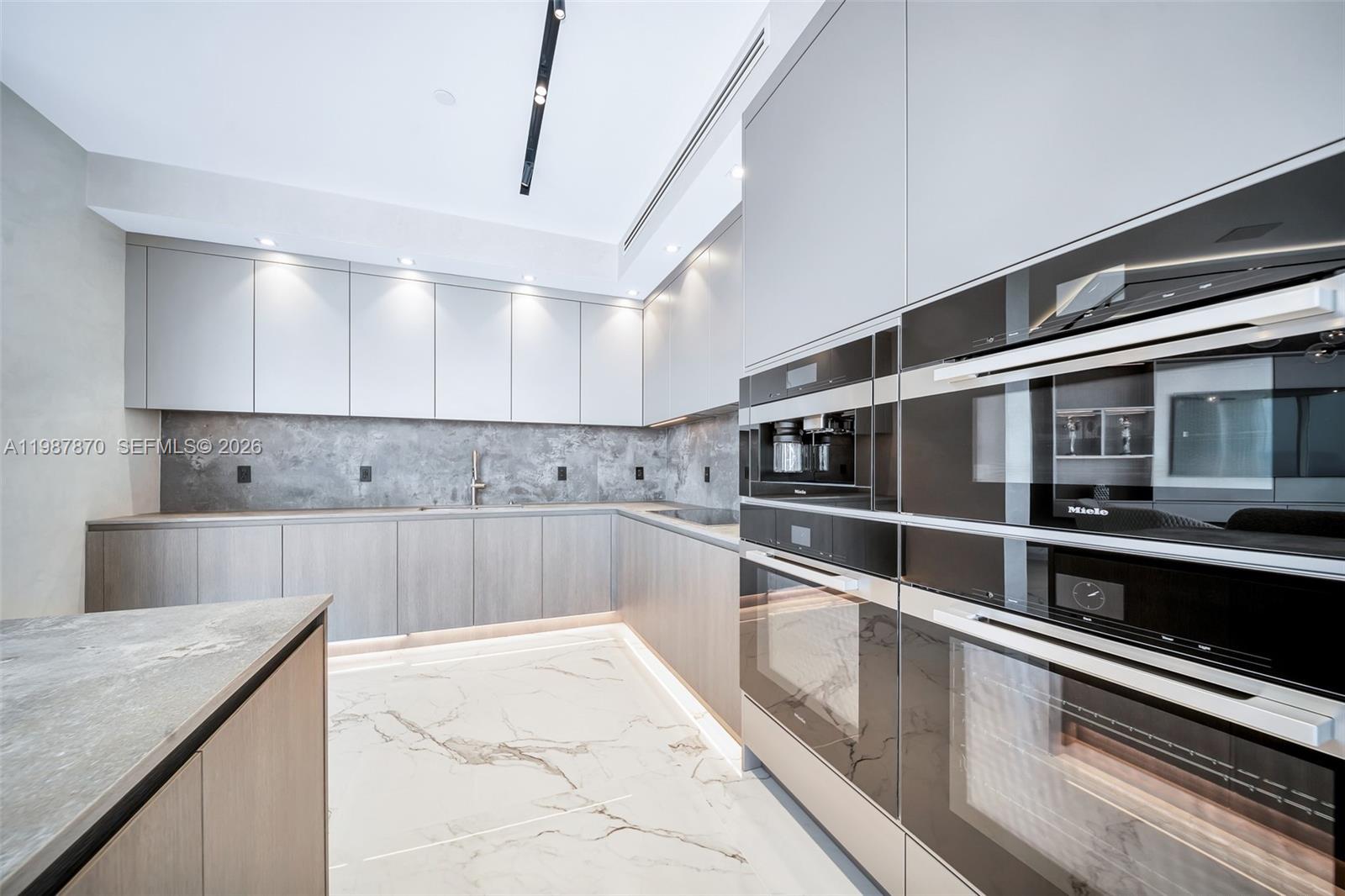 Photo of 2711 Ocean Dr  #3905, Hollywood, Florida, 33019 - 