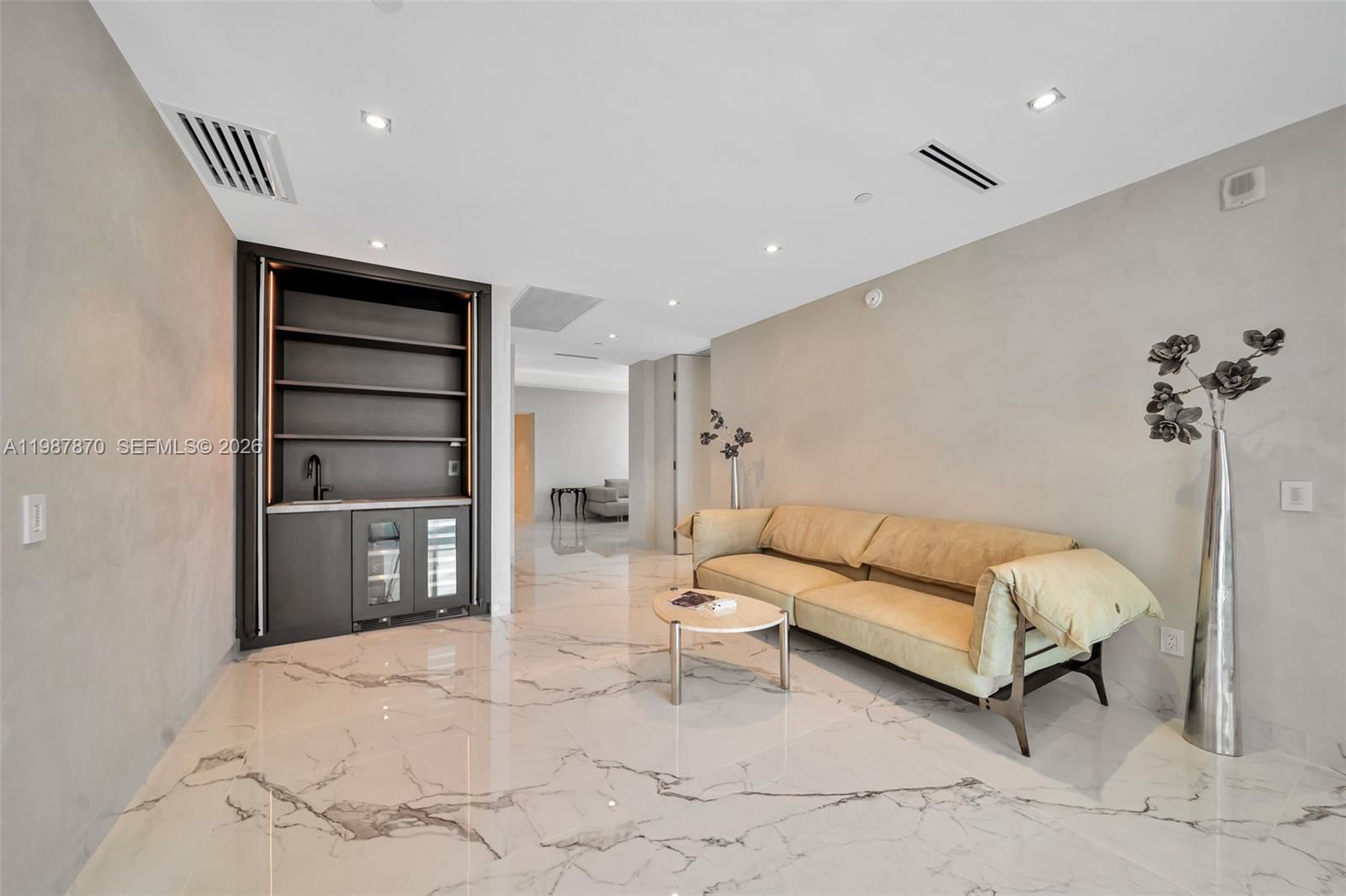 Photo of 2711 Ocean Dr  #3905, Hollywood, Florida, 33019 - 