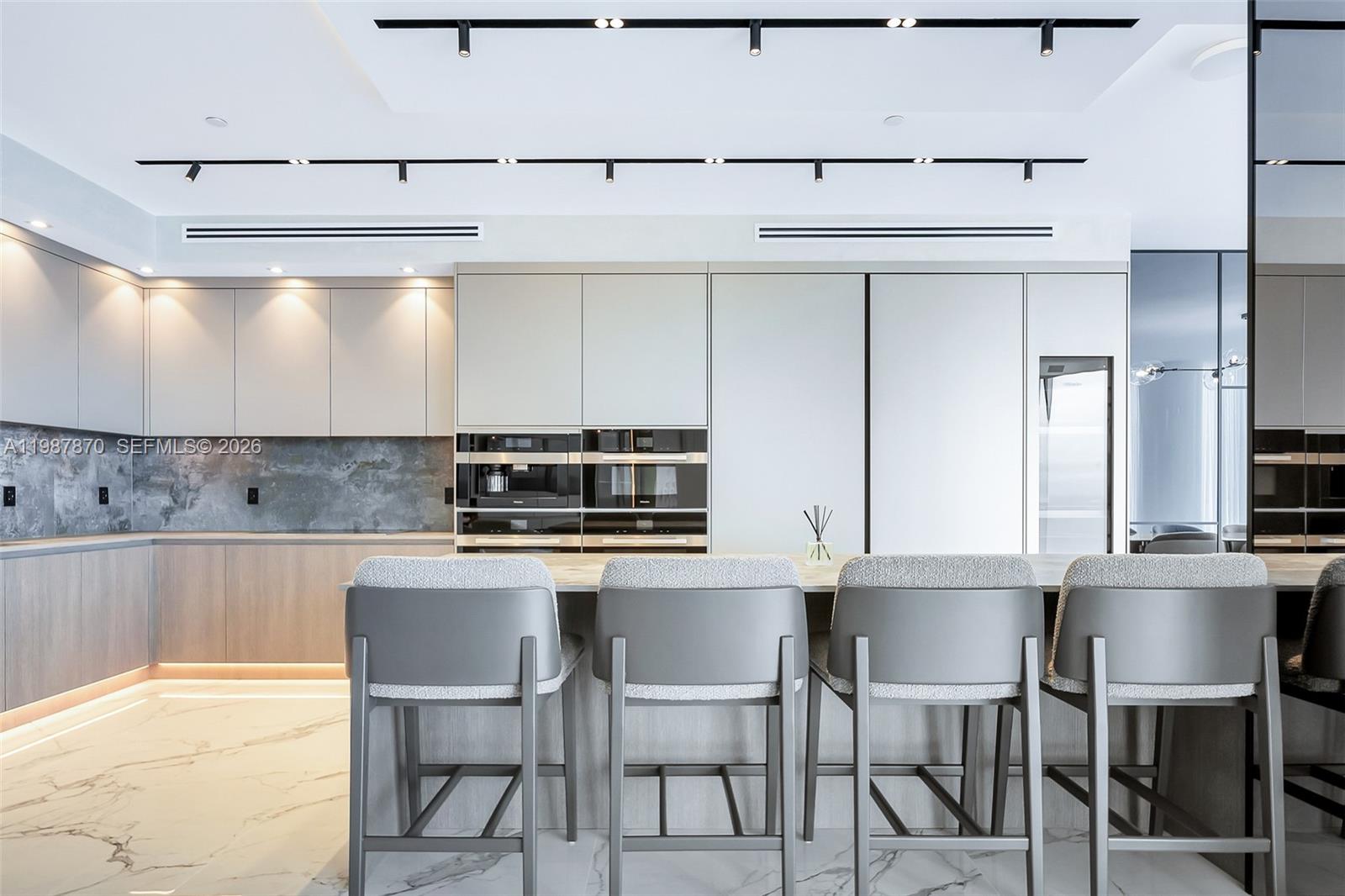 Photo of 2711 Ocean Dr  #3905, Hollywood, Florida, 33019 - 