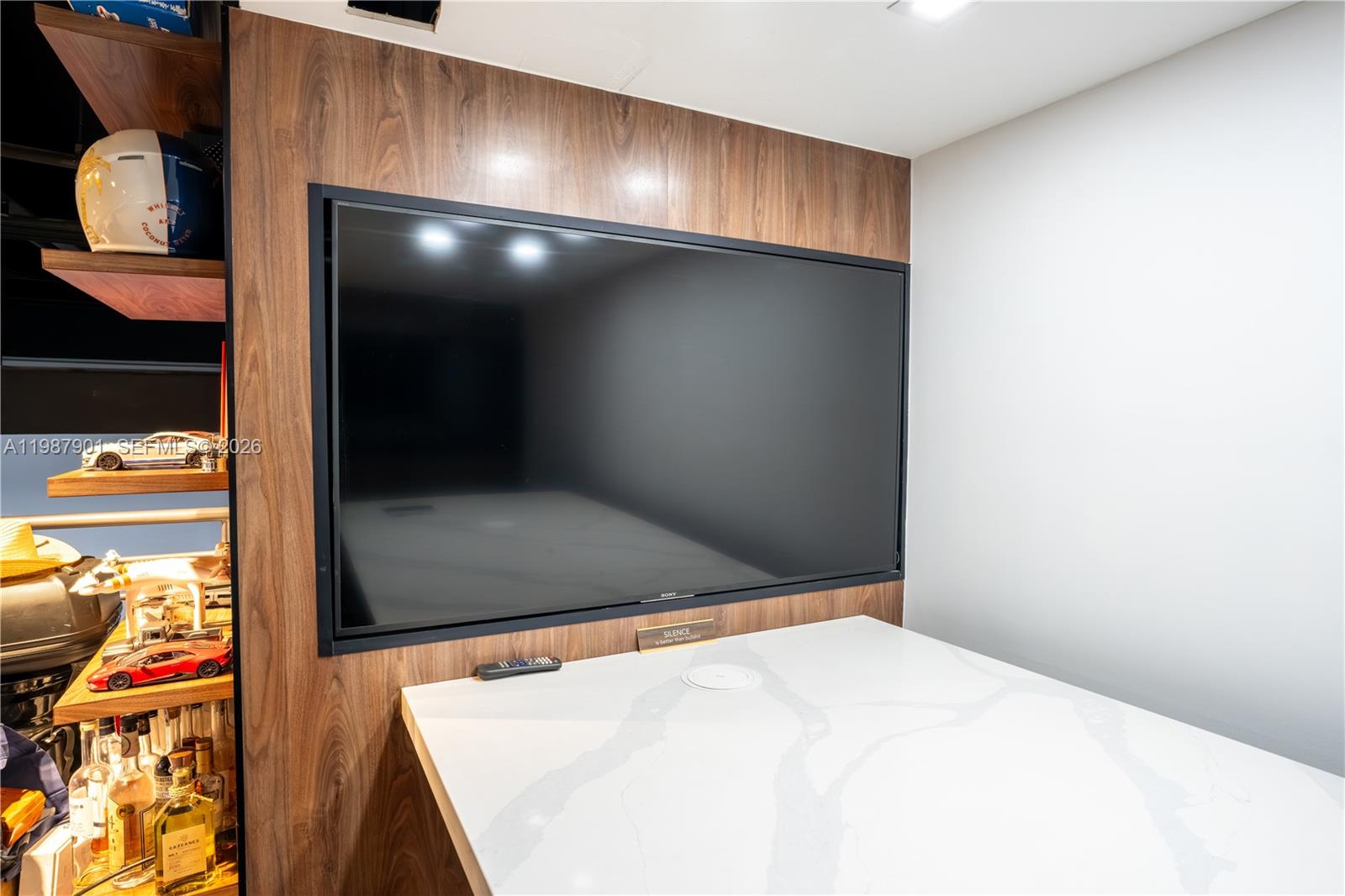 206  /   sq. ft. $ 2026-03-23 0 foto