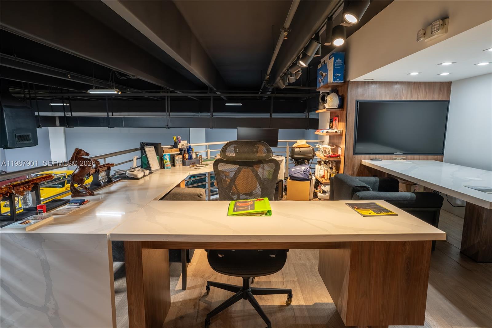 206  /   sq. ft. $ 2026-03-23 0 foto