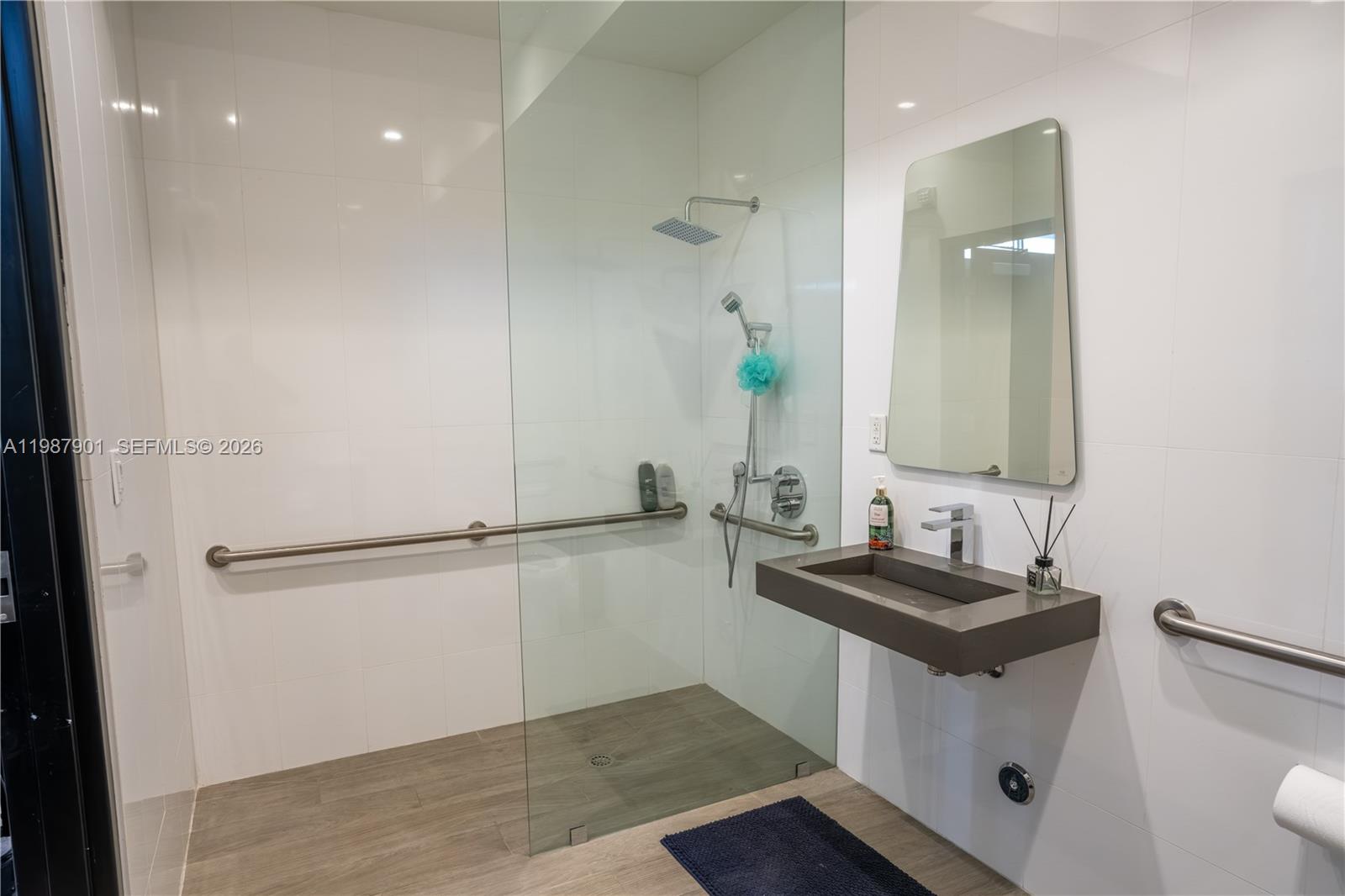 206  /   sq. ft. $ 2026-03-23 0 foto