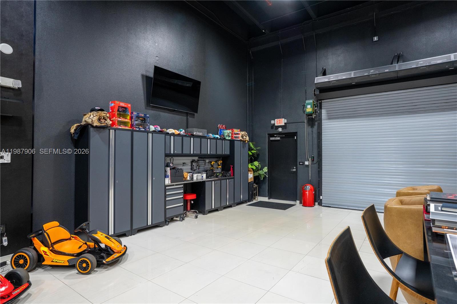 100  /   sq. ft. $ 2026-03-23 0 Photo