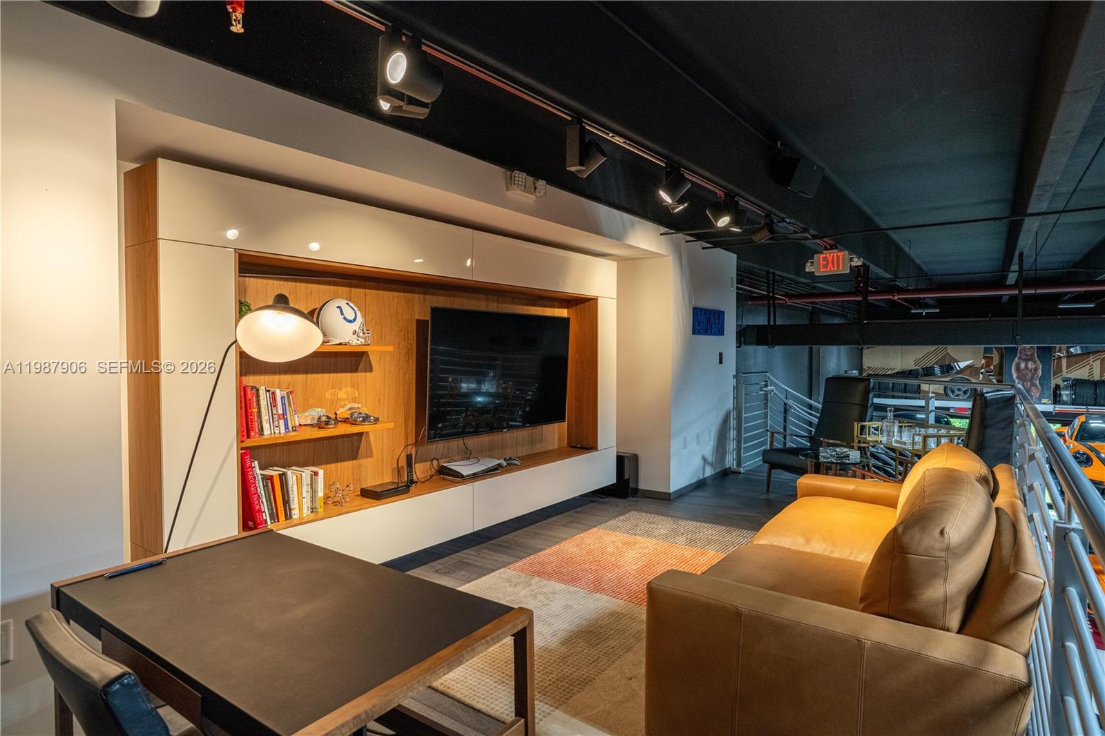 100  /   sq. ft. $ 2026-03-23 0 Photo