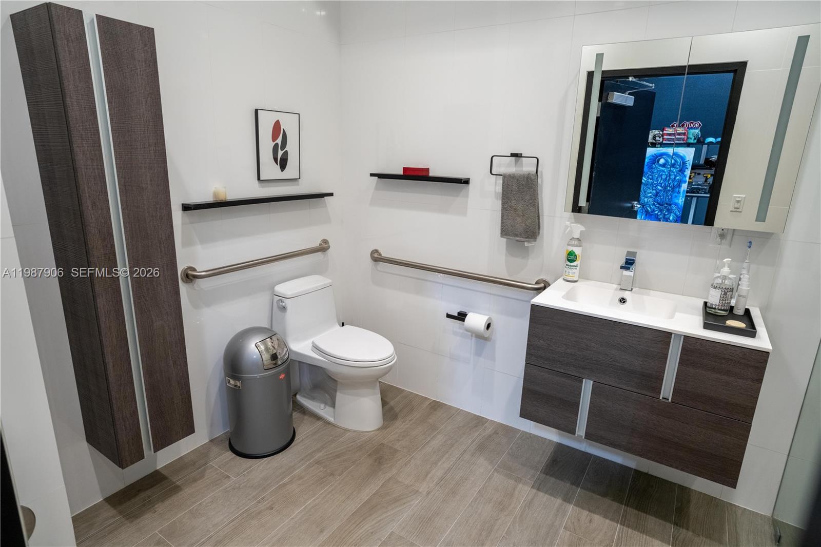 100  /   sq. ft. $ 2026-03-23 0 Photo