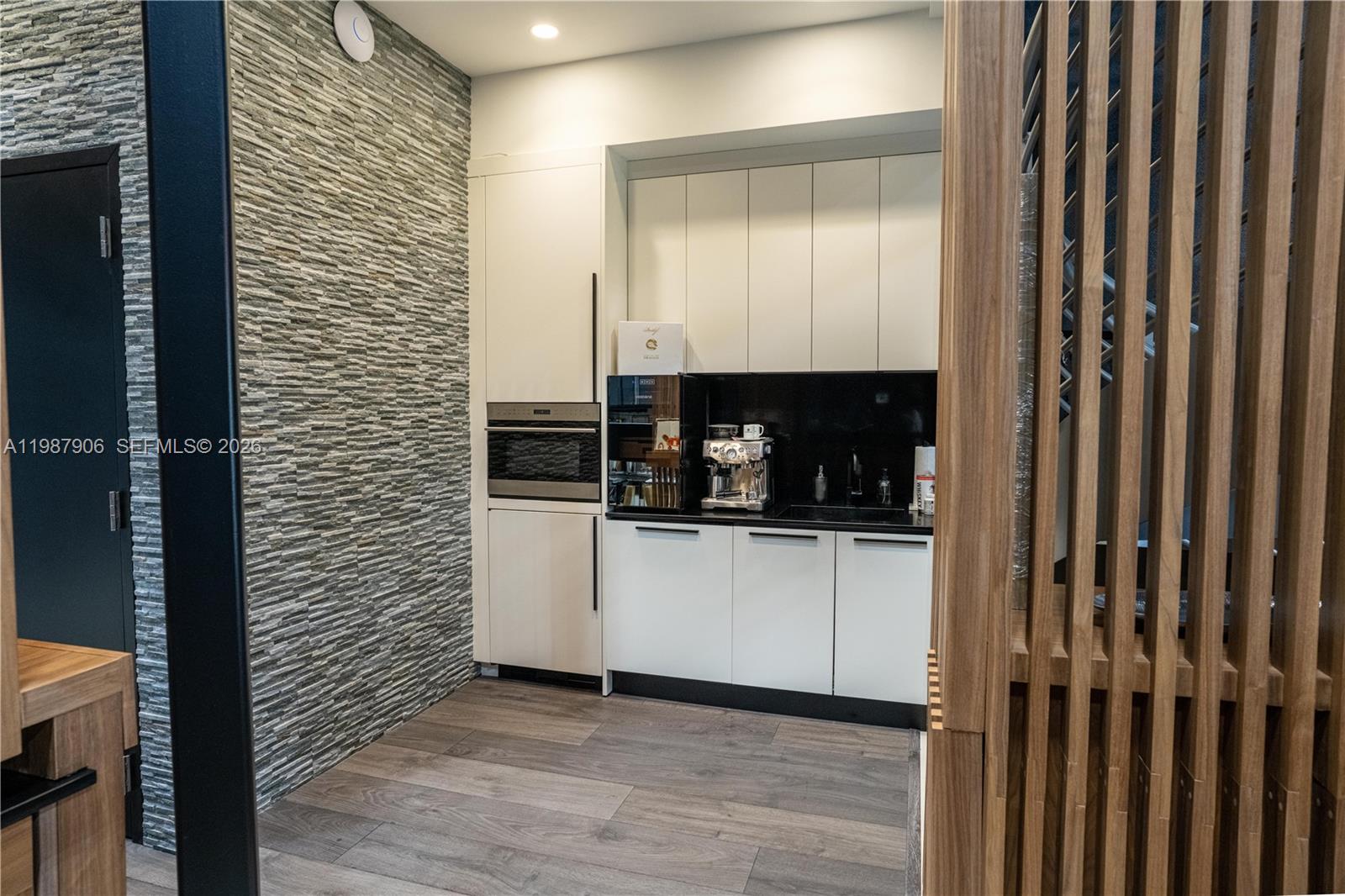 100  /   sq. ft. $ 2026-03-23 0 Photo