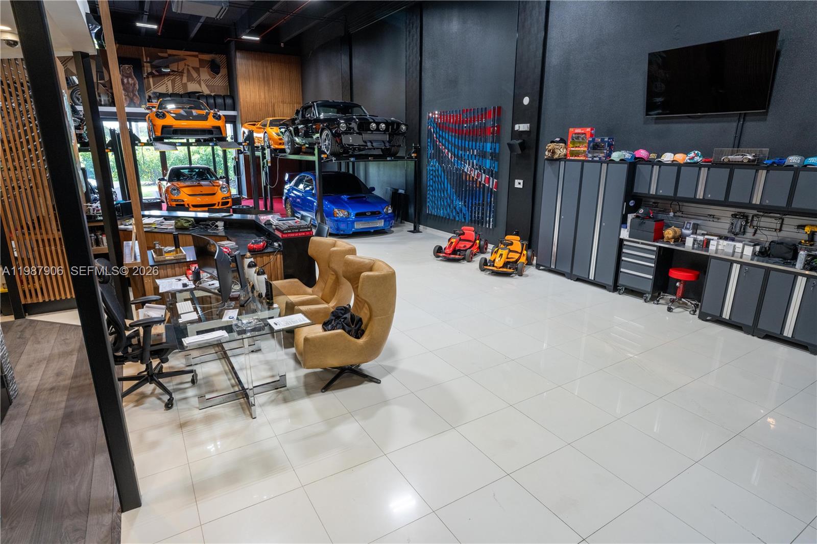 100  /   sq. ft. $ 2026-03-23 0 Photo