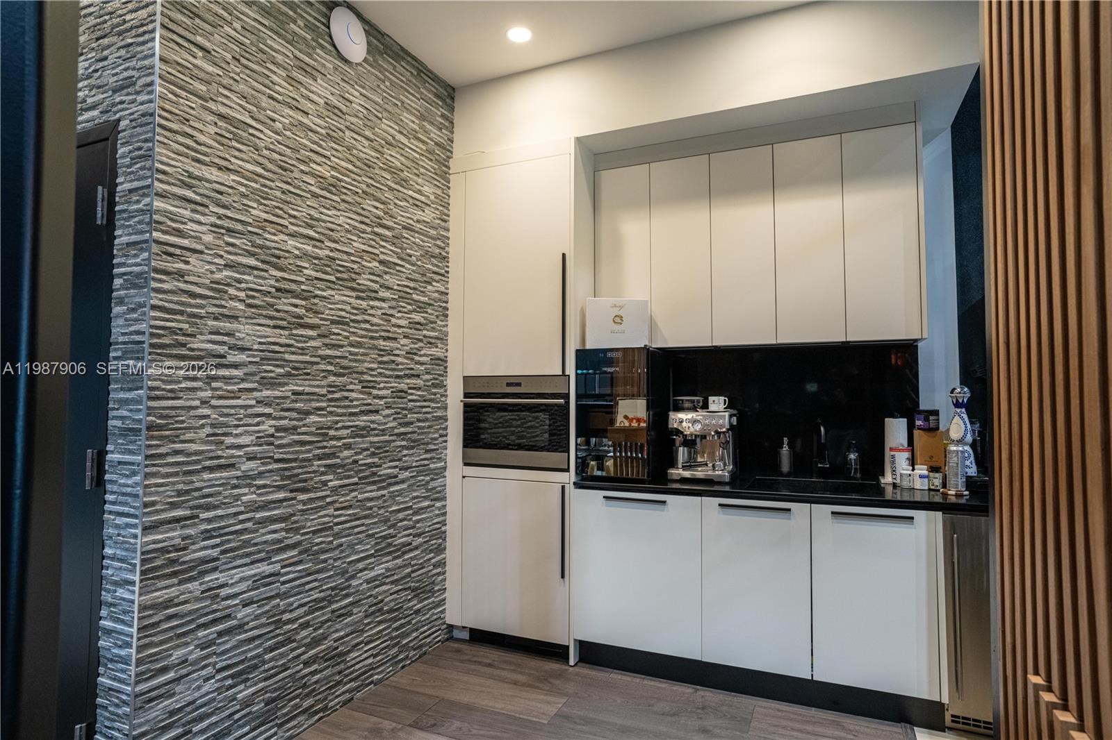 100  /   sq. ft. $ 2026-03-23 0 Photo