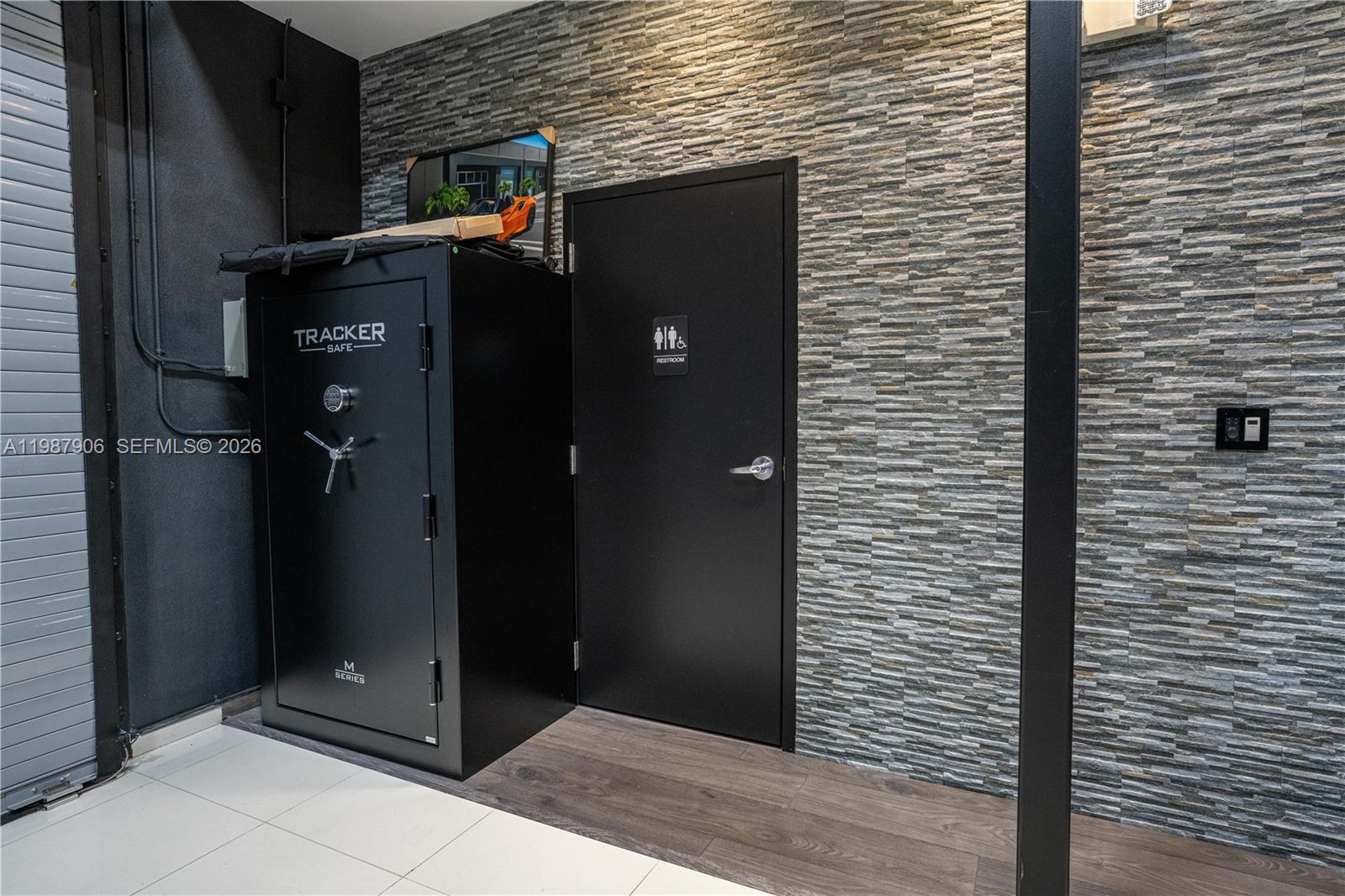 100  /   sq. ft. $ 2026-03-23 0 Photo