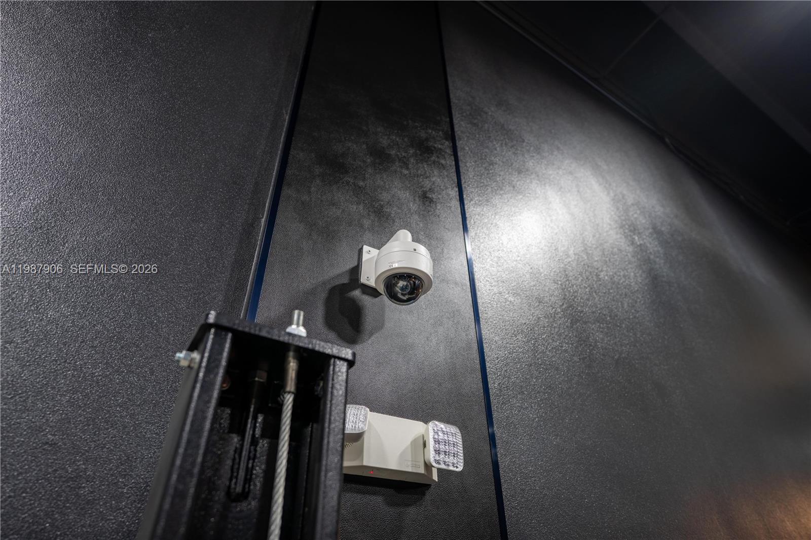 100  /   sq. ft. $ 2026-03-23 0 Photo