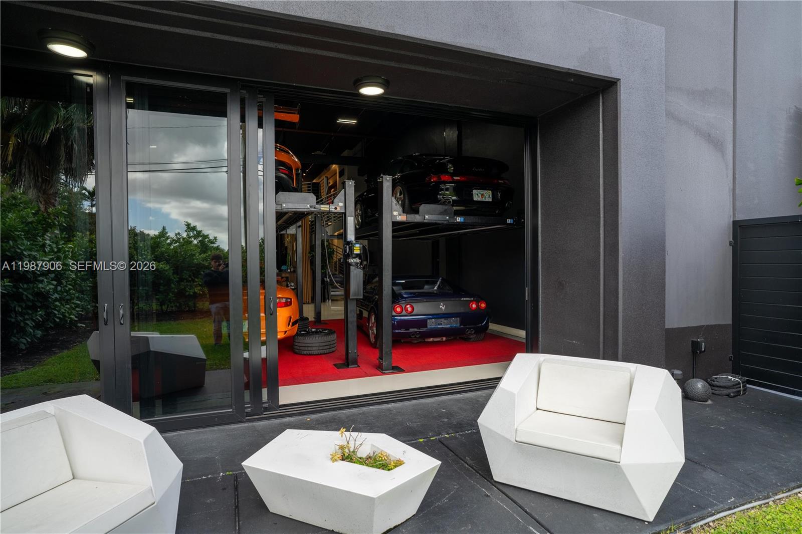 100  /   sq. ft. $ 2026-03-23 0 Photo