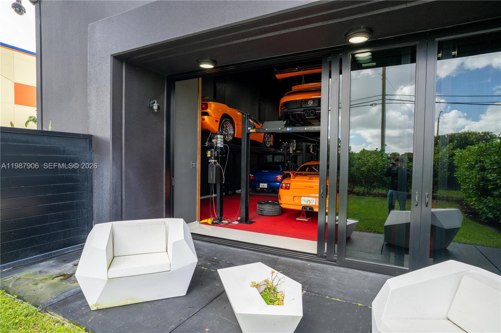 100  /   sq. ft. $ 2026-03-23 0 Photo