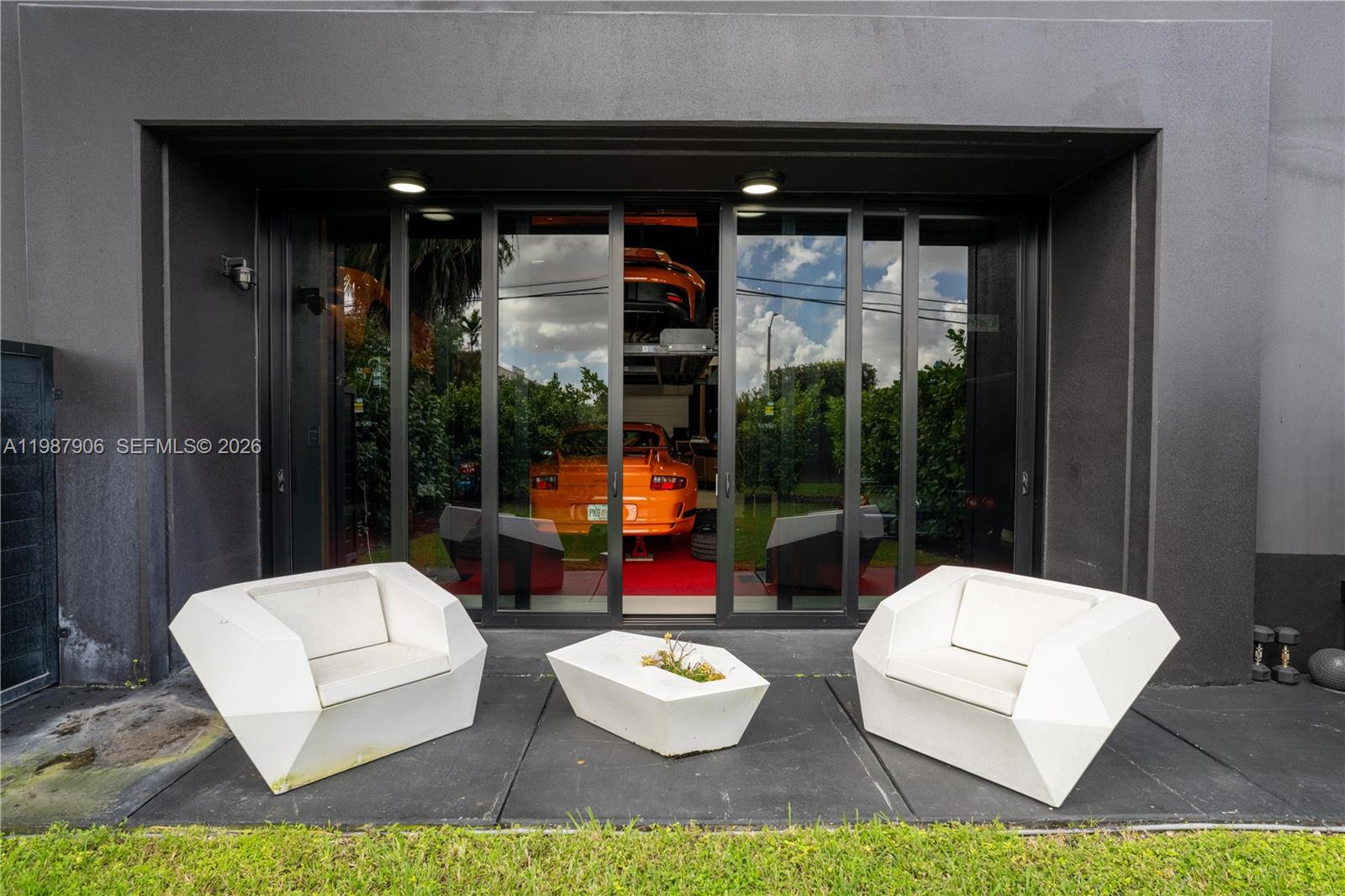 100  /   sq. ft. $ 2026-03-23 0 Photo