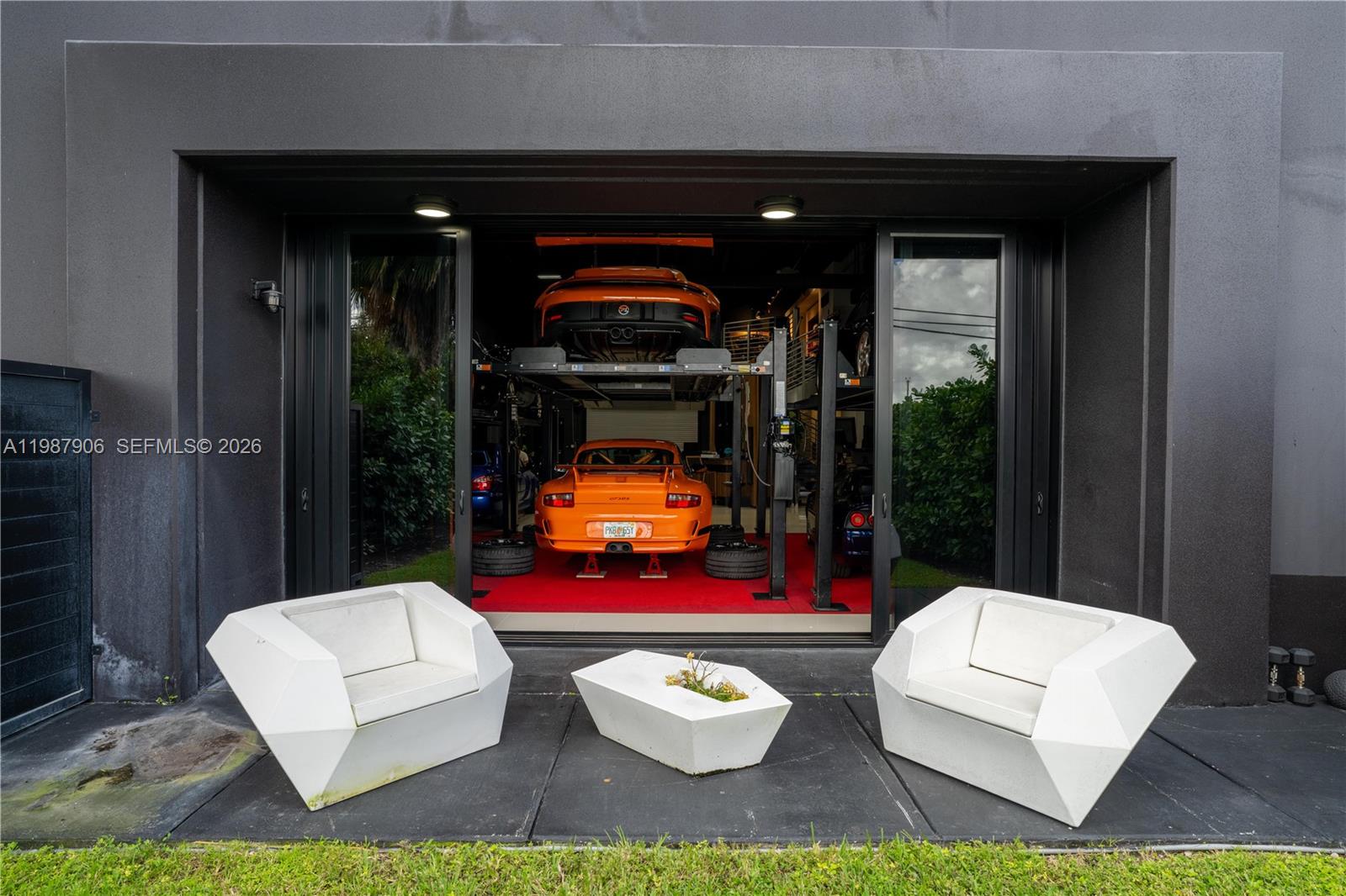 100  /   sq. ft. $ 2026-03-23 0 Photo