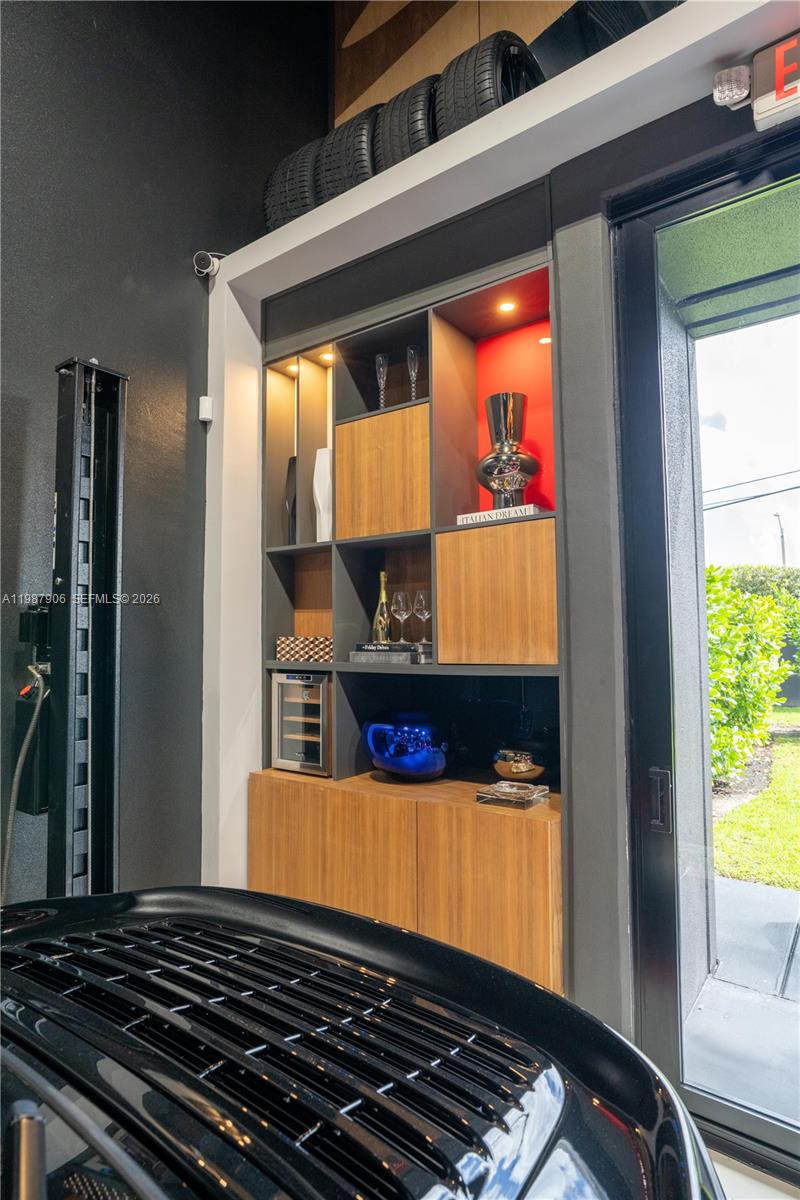 100  /   sq. ft. $ 2026-03-23 0 Photo