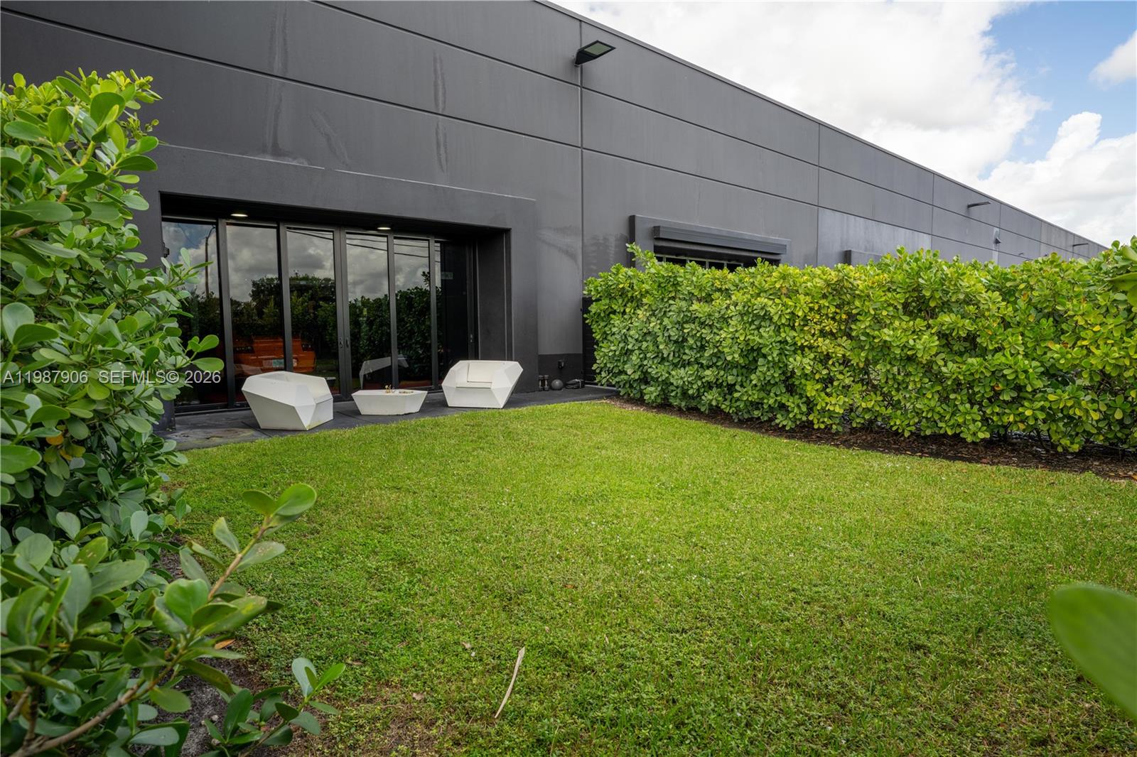 100  /   sq. ft. $ 2026-03-23 0 Photo